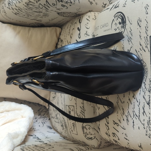 Ponte Classic Black Leather Minimalist Tote with Gold-Toned Detail - Picture 8 of 16